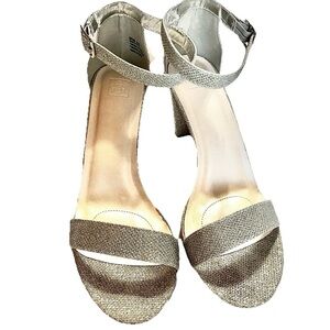 David's ARYAW Bridal Bridesmaid Shoes SZ 10W Sparkly Strappy Silver Block Heel